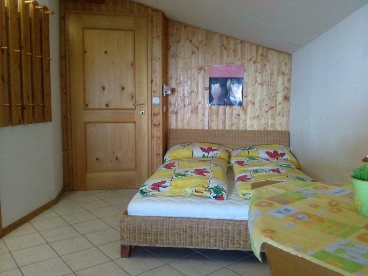 Almhaus Florian Apartment เทรฟเฟน ภายนอก รูปภาพ